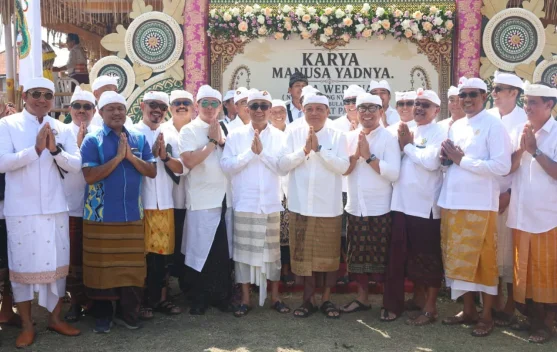 Ratusan Umat Hindu Ikuti Metatah Masal Desa Adat Panjer