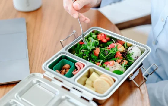 Bukan Cuma Anak Sekolah, Ini Manfaat Bawa Bekal di Kehidupan Dewasa