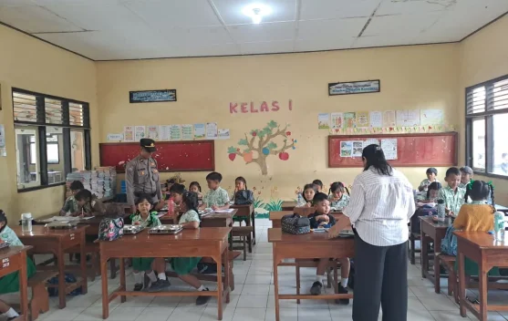 Polres Gianyar Kawal Pendistribusian MBG ke Sekolah dan Posyandu di Tampaksiring