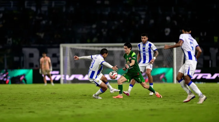 Gol Francisco Rivera Selamatkan Persebaya dari Kekalahan Lawan Persib