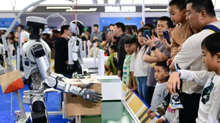 Gegar Baru Robot Humanoid