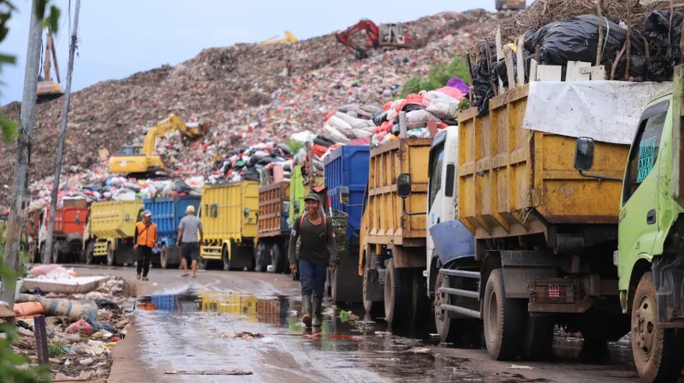 Plt Bupati Bekasi Ajak Warga Perangi Sampah