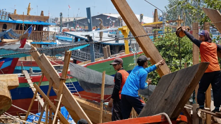 Galangan Tradisional Sedang Tersengal
