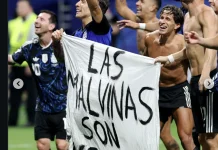 Argentina Bentangkan Spanduk 'Las Malvinas son Argentinas'