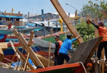 Galangan Tradisional Sedang Tersengal