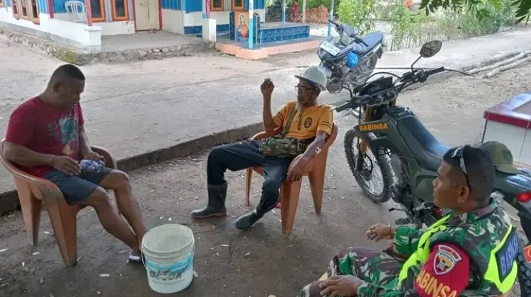 Babinsa Uludala Imbau Warga Waspada Cuaca Tak Menentu