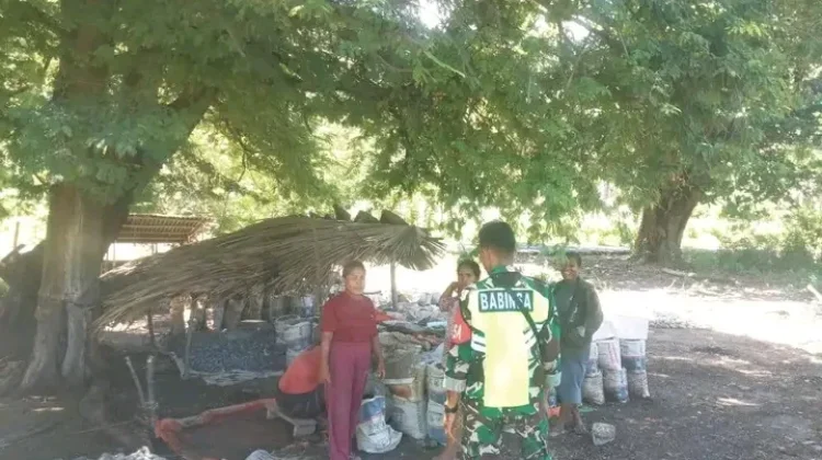 Babinsa Niranusa Aktif Pantau Keamanan, Warga Diminta Waspada Cuaca