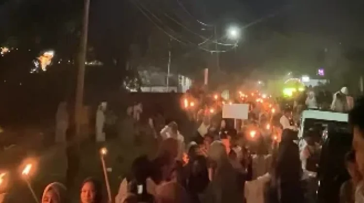 Ribuan Umat Islam Ikuti Pawai Obor Ramadan Ende