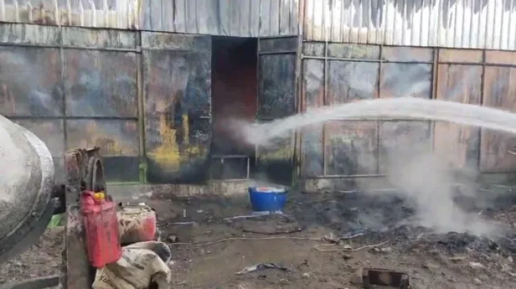 Gudang Oven Kopra di Wailiti Terbakar