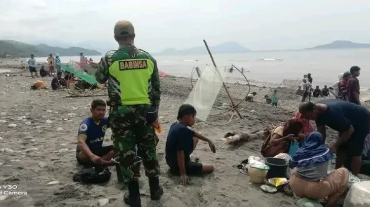 Babinsa Ondorea Pantau Pesisir dan Dengarkan Keluhan Warga