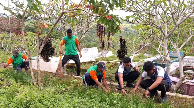 Sambut Ramadhan, Rutan Bajawa Gelar Bakti Sosial di TPU Wolobajawa