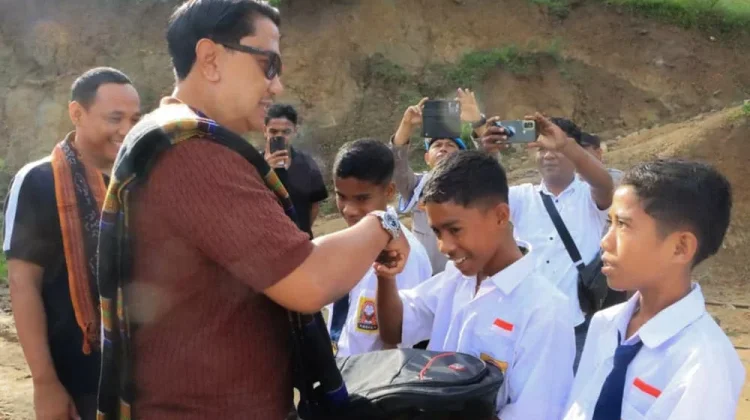 Polda NTT Bantu Sekolah Terdampak Cuaca Ekstrem