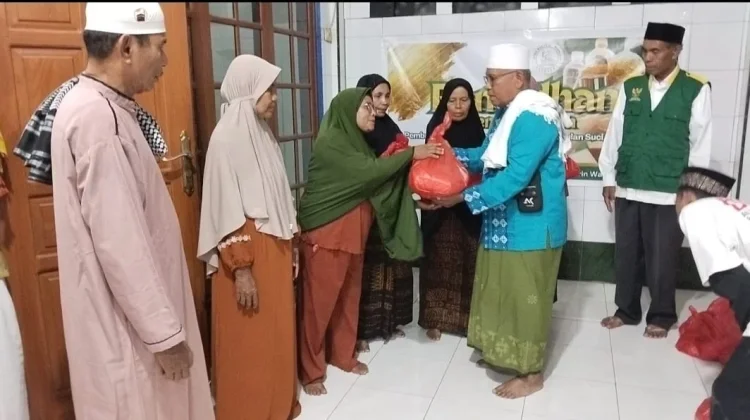 Baznas Salurkan Sembako Sambut Ramadhan di Ende