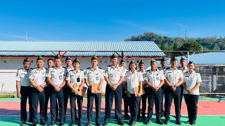 Tingkatkan Kompetensi, Tiga Pegawai Rutan Bajawa Resmi Naik Pangkat