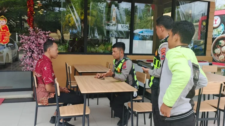 Respons Keluhan Warga, Polisi Tertibkan Parkir Liar di Labuan Bajo