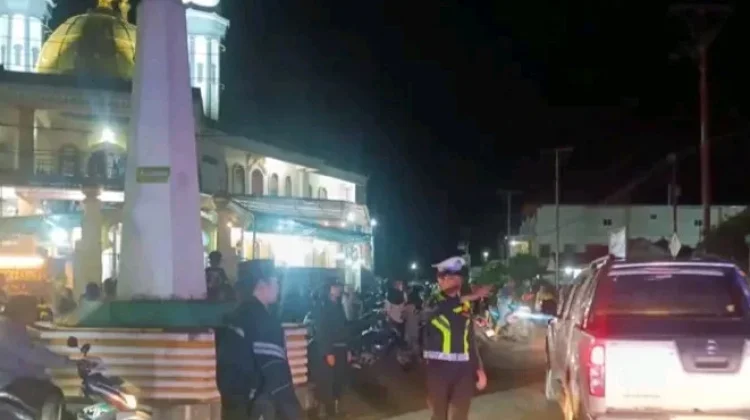 Personel Polres Ngada Amankan Shalat Tarawih Ramadhan 1447 H