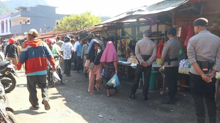 214 Pedagang di Pasar Mbongawani Ende Direlokasi secara Persuasif
