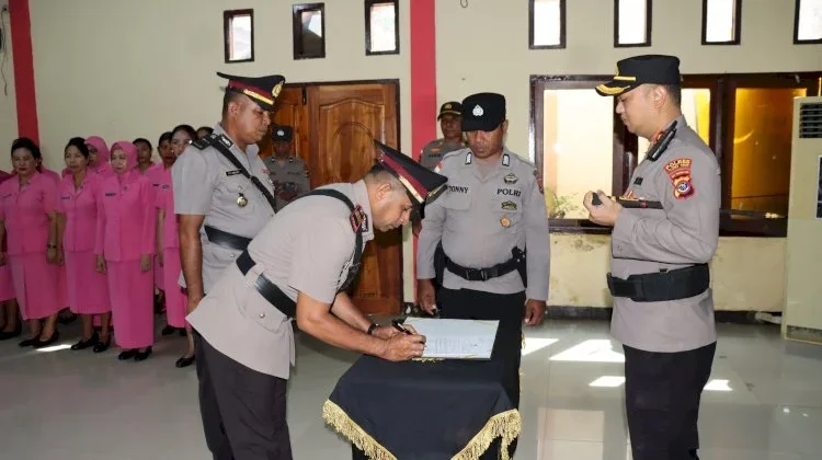 Kapolsek Adonara Timur Resmi Berganti, Kapolres Tekankan Profesionalisme