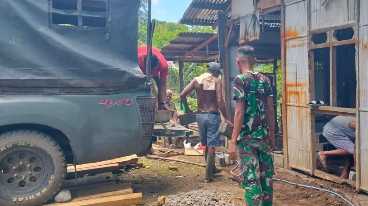 Sinergi TNI-Warga Percepat Pembangunan Rumah Layak di Desa Bekor Sikka