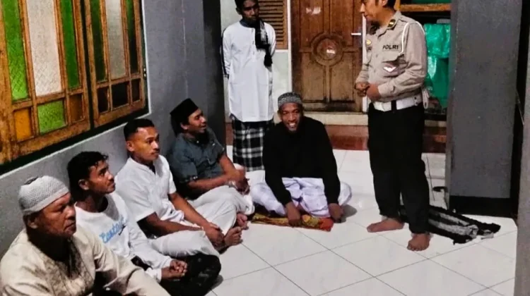 Polres Flores Timur Sambang Warga Cegah Tawuran Selama Ramadhan