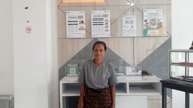 Perjuangan Regina, 25 Tahun Gadai Demi Pendidikan Anak
