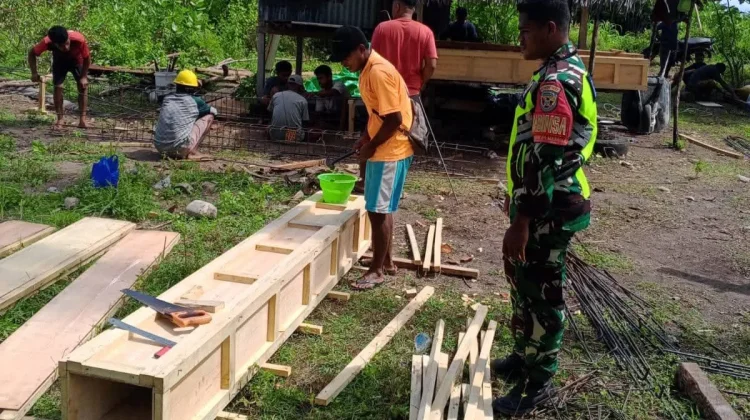 Babinsa Ngalukoja Pantau Pembangunan Koperasi Merah Putih