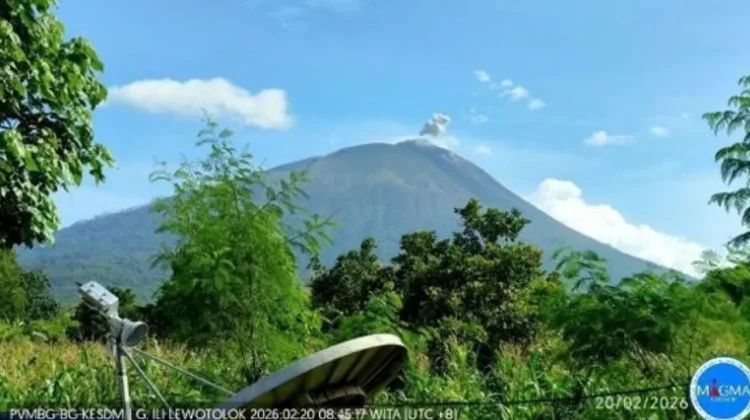 Status Gunung Api Ili Lewotolok Turun Menjadi Level II Waspada