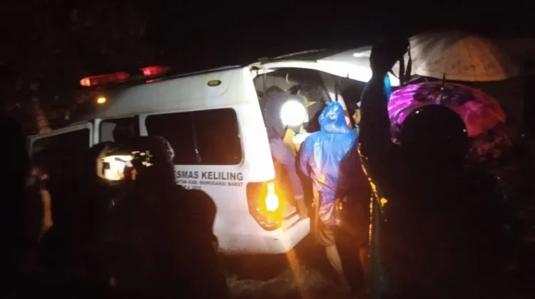 Diseret Banjir Warga  Manggari Barat Selamat Dari Maut