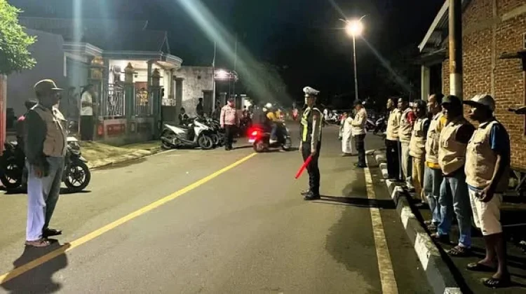 Polres Flores Timur Amankan Sholat Tarawih di Empat Masjid Kota Larantuka