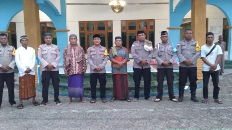 Kapolsek Reo Laksanakan Safari Ramadhan, Sampaikan Pesan Kamtibmas