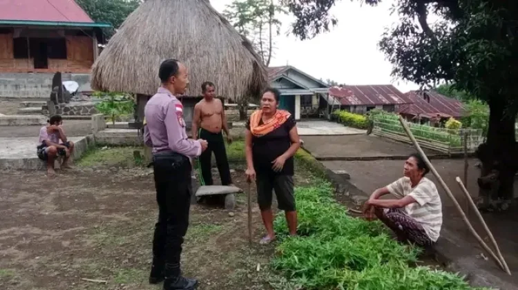 Bhabinkamtibmas Waesae Intensifkan Patroli Jaga Kamtibmas
