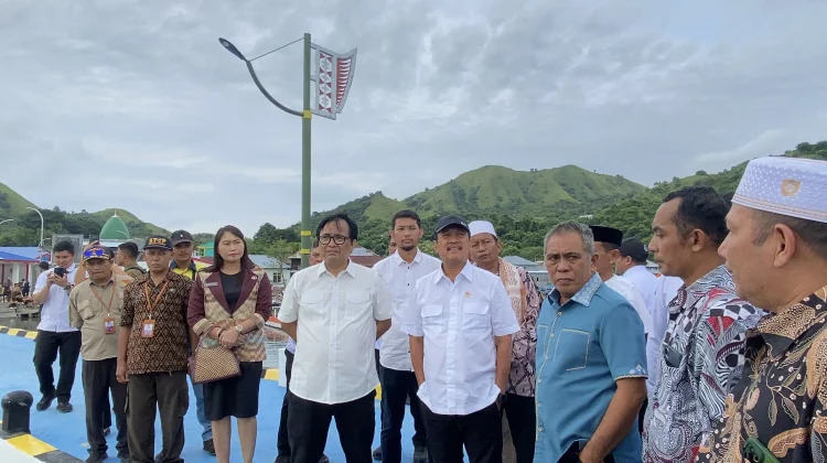 Menteri KKP Tinjau Warloka, Dorong Produktivitas dan Kualitas Hasil Tangkapan