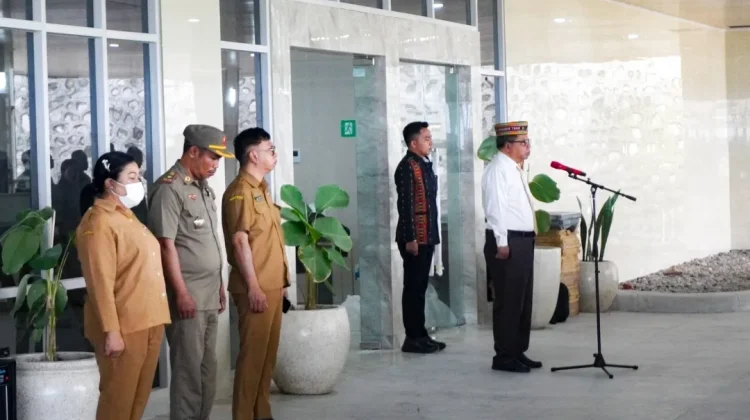 Bupati Agas Pimpin Apel Kekuatan RSUD Borong Tingkatkan Pelayanan