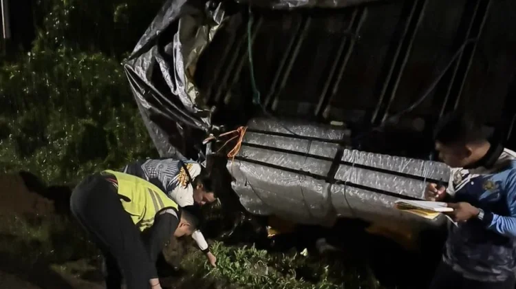 Olah TKP, Polisi Ungkap Kronologi Pelajar Asal Ngada Tewas Terjepit Truk Fuso