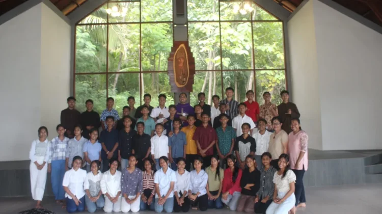 SMP Swasta Kelimutu Ende Perkuat Toleransi Melalui Retret serta Muhasabah