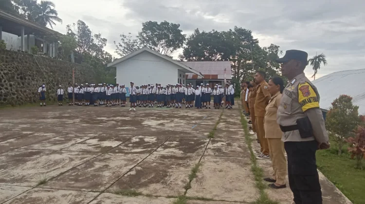 Police Goes to School, Kapolsek Wolowaru Gaungkan Disiplin dan Anti Perundungan