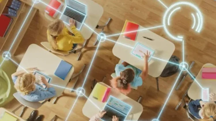 Sekolah dan Keluarga Besama Cegah Cyber Bullying