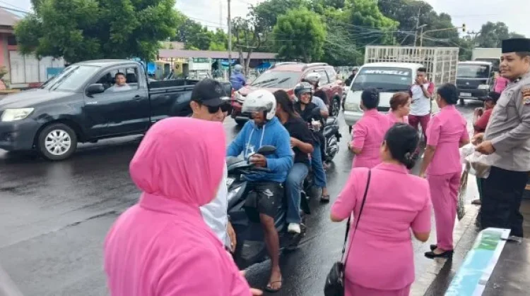 Polsek Nelle Bagi Takjil di Sikka