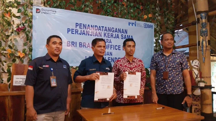 Perkuat Sinergi, RRI dan BRI Ende Resmi Jalin Kembali Kerja Sama Layanan Perbankan