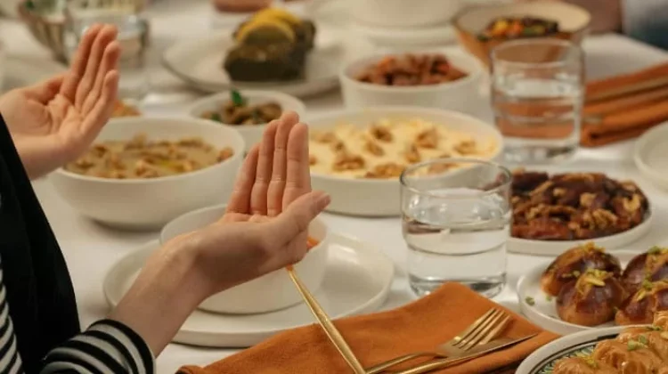 Syukur Berbuka Jadi Penangkal Budaya Konsumtif Ramadan