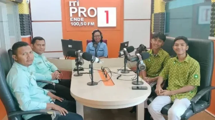 Siswa MAN Ende Isi Ramadan Dengan Kegiatan Sosial