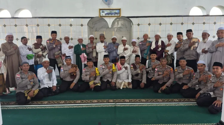 Quick Wins Ramadan, Polisi di Ende Jadi Petugas Sholat Jumat