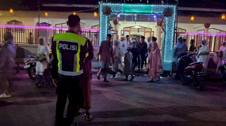 Polres Sikka Patroli Amankan Tarawih Selama Ramadan