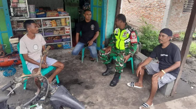 Babinsa Aktif Pantau Keamanan Desa Rangalaka Ende