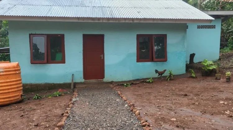 Satgas TMMD Sikka dan Warga Renovasi PAUD St.Theresia Demi Kenyamanan Belajar Anak