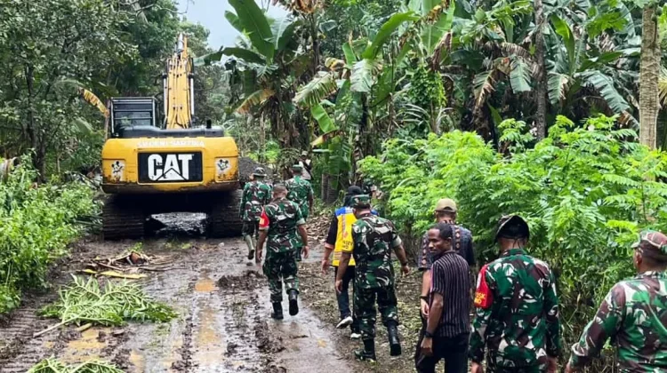 Tim Wasev TNI AD Tinjau Progres Jalan TMMD Sikka