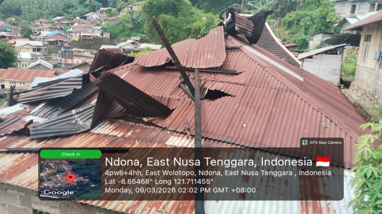 Angin Kencang , Rusak Dua Rumah Warga Wolotopo Timur