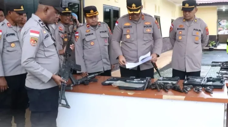 Kapolres Ngada Pimpin Pemeriksaan Senpi dan Amunisi