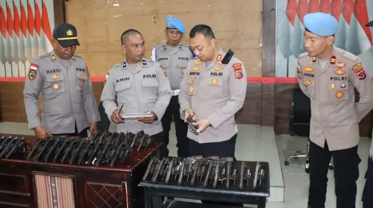 Polres Flores Timur Cek Senjata Api Personel, Pastikan Layak Pakai