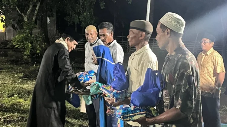 Safari Ramadan Lembata Salurkan Bantuan Sembako